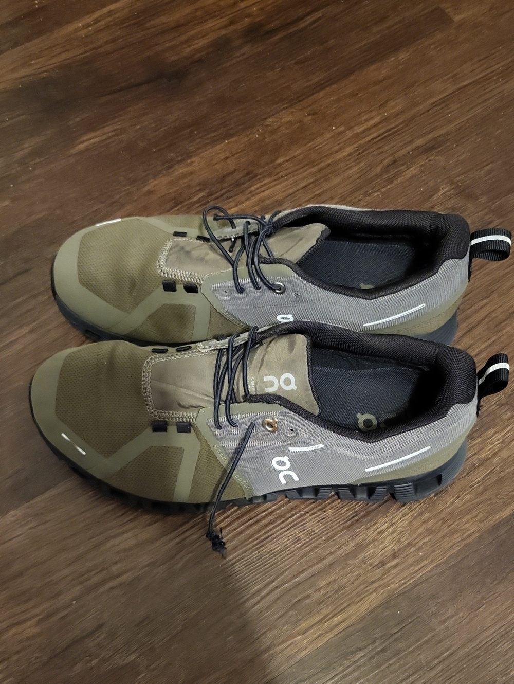On Running Men’s Trail Shoes in Olive Green, Water Proof, Needs New Laces